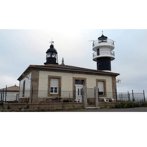 Faro de Punta Atalaia en Cervo