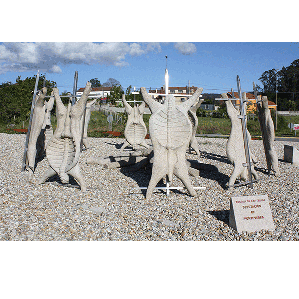 Escultura do carneiro o espeto en Moraña