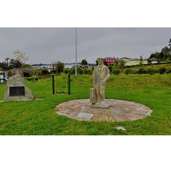 Monumento o emigrante en Ourol