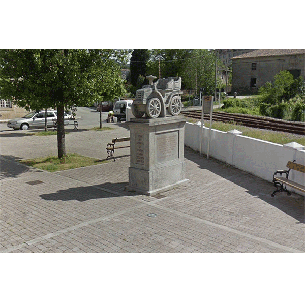 Monumento o coche de pedra en Pontecesures